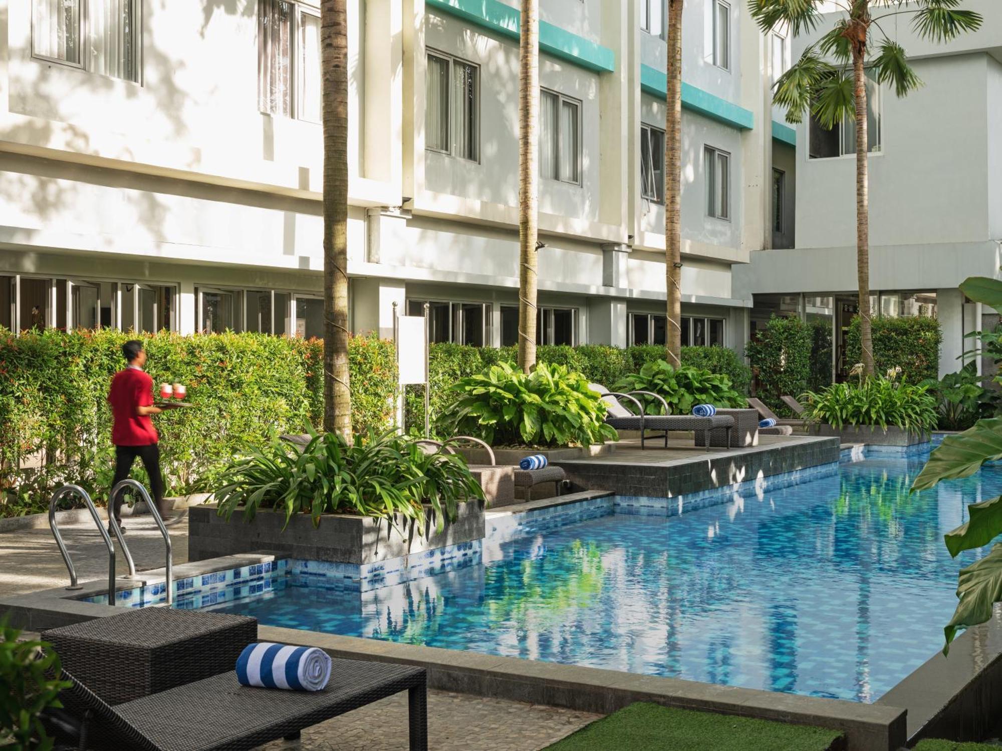 Burza Hotel Yogyakarta Exterior photo